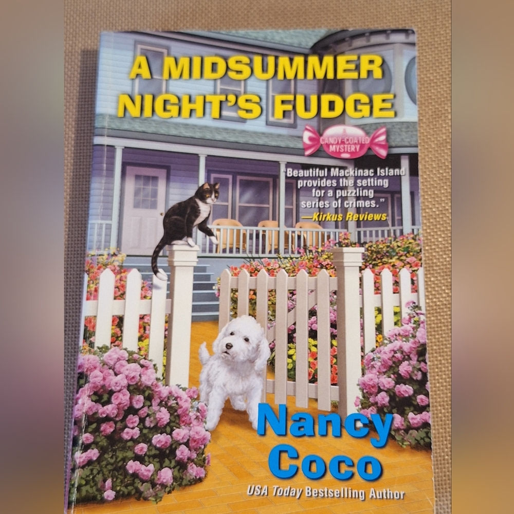 A Midsummer Night's Fudge by - Colorful Coffee Table Book